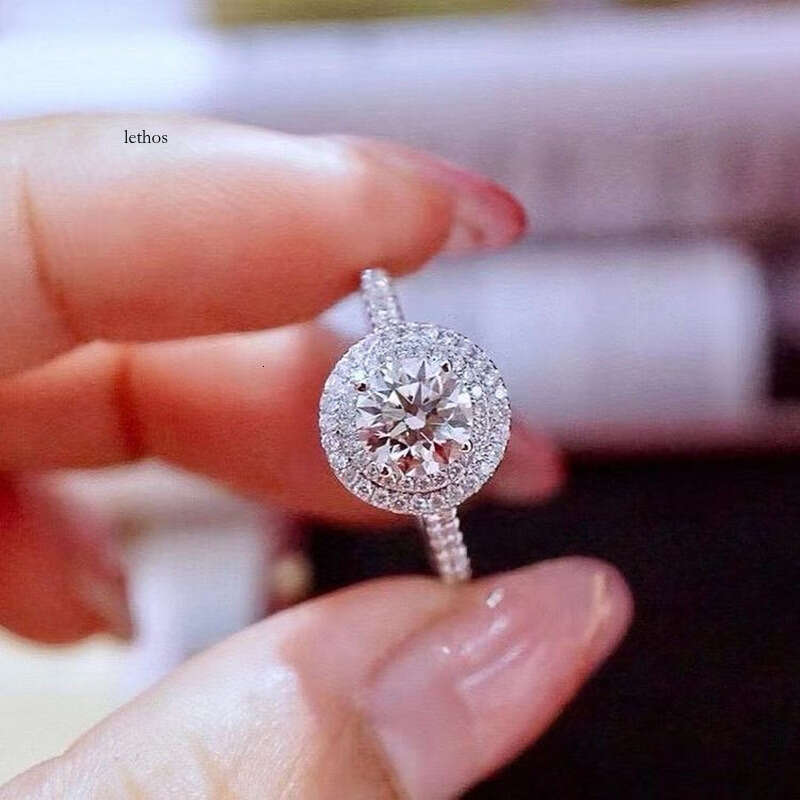 trendy Instagram hot item: Exquisite Moissanite round diamond engagement ring Jewelry full-diamond wedding ring for women
