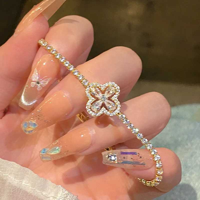 Delicate Flower Micro-inlaid Zirconia Hand Jewelry Niche Design Sense Temperament Exquisite Flower H260321 - view 7