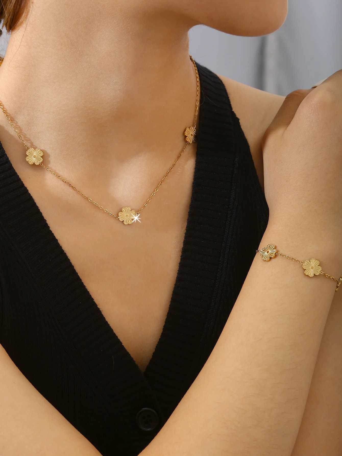 1Pcs Temperament Exquisite Senior Sense Charm Stainless Steel 18K Gold Plated Lucky Flower Necklace Female H260321 - view 4