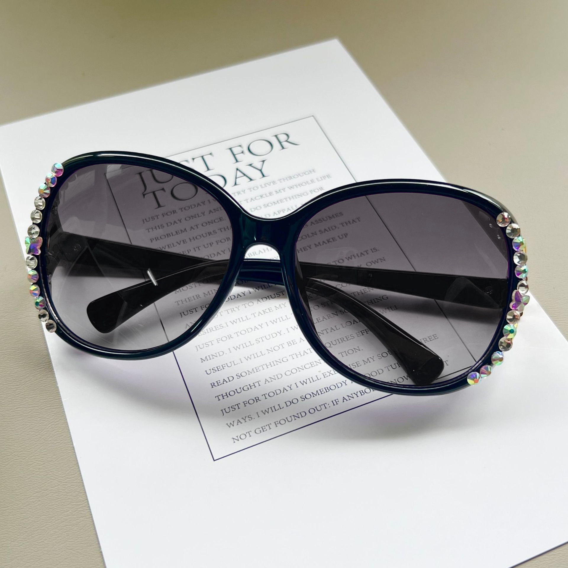 Designer Luxury Brand 2025 New Women's Sunglasses Anti UV Big Face Slimming Sunscreen Fashion Sunglasses Korean Edition High End Diamond Sunglass