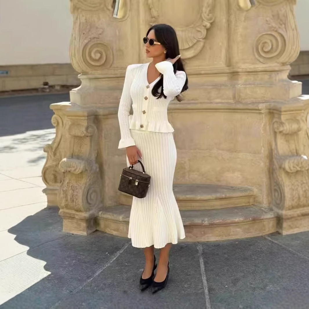 2026 Autumn New French Style Elegant Slim-fit Knit Top Bodycon Fishtail Designer Dress Skirt Set Dress