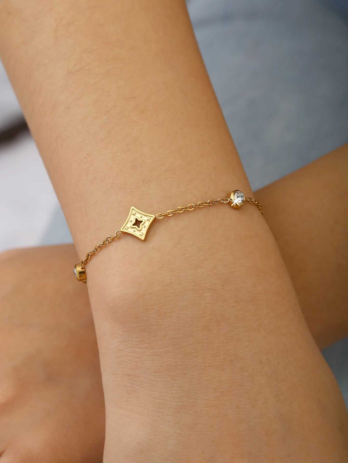 1Pcs Fashion Commuter Light Luxury Charm Stainless Steel 18K Gold-Plated Rhombus Cross Pendant Lockbone Chain Women H260321 - view 5