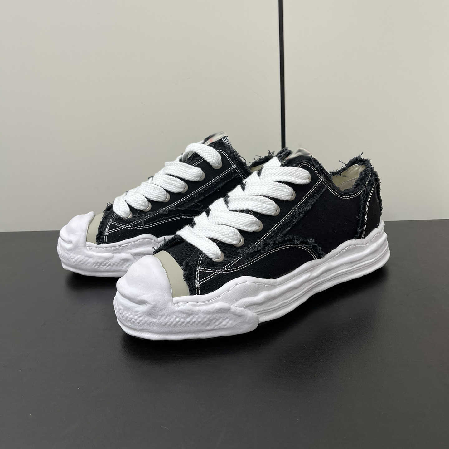 Casual Canvas Shoes Unisex Thick Bottom Board Shoes Breathable Wear-Resistant Couples Sneakers Low Top Round Toe Rubber Sole Sports Shoes