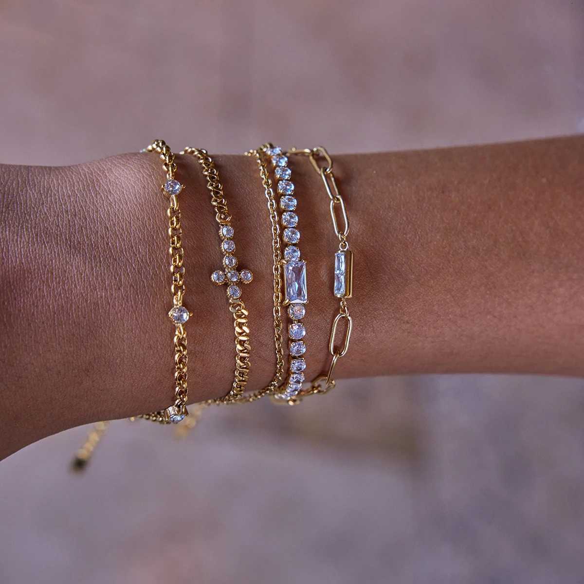 Uworld Minimalist Classic 18K Gold Color Plated Inlay White Zircon Waterproof Stainless Steel Women Jewelry H260321 - view 3