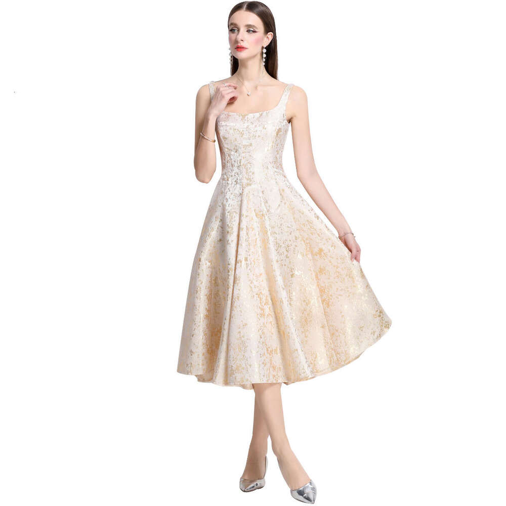 Designers wear k30 vest dresses with lightweight luxury and high d sense jacquard Frch style elegance in their daily wear