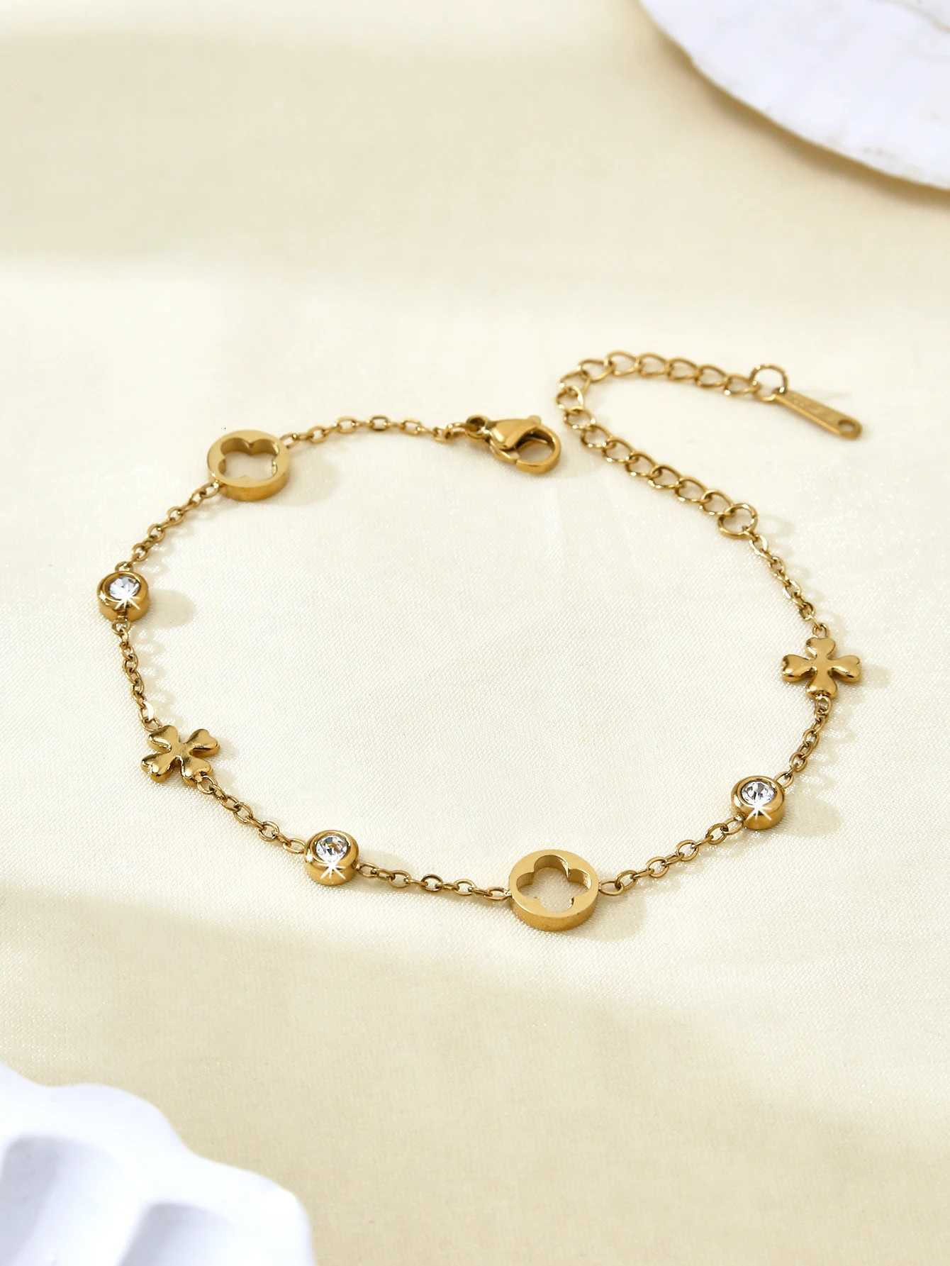 Delicate Temperament Trend Versatile Stainless Steel 18K Gold-Plated Diamonds Hollow Cross Flower Female H260321 - view 3