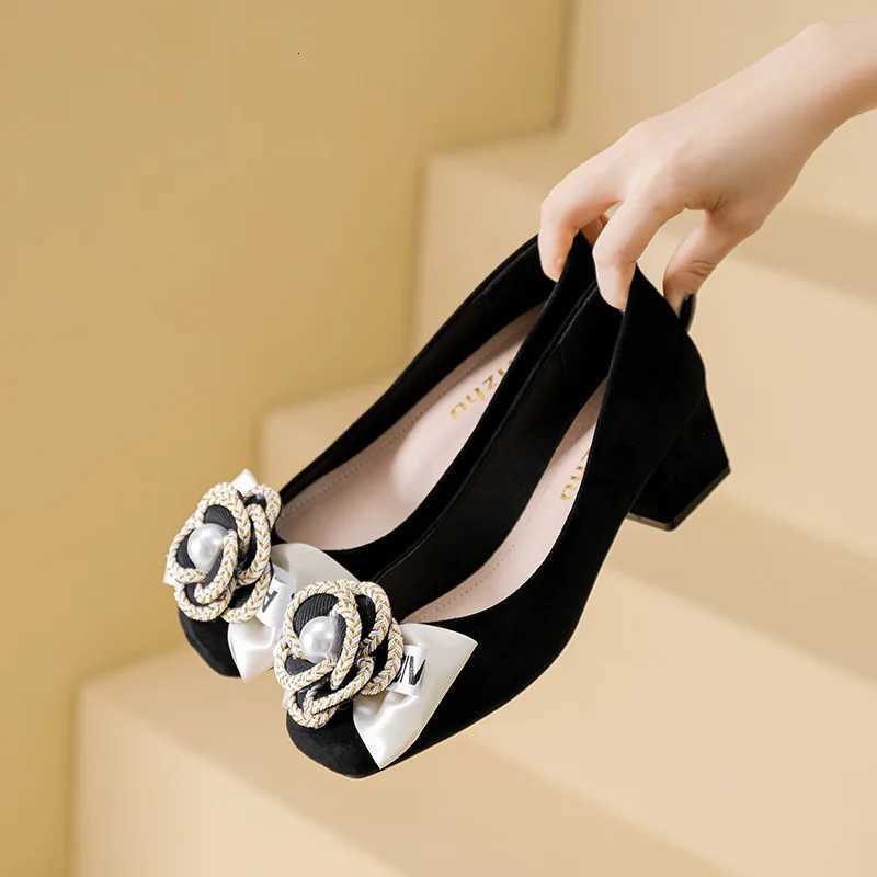 Plus Size 35-43 Women Pumps Med Heel Square Toe Point Toe Camellia Flower Pumps Office Lady Leahter Shoes Soft Soles Slip On C260321