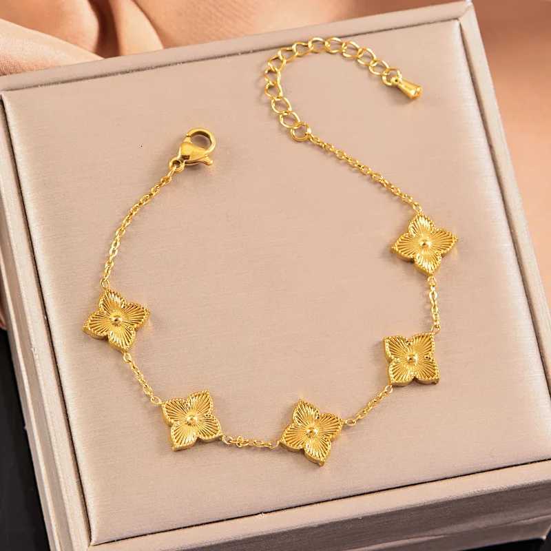 StainlESS Steel Rhombus Flower Necklace Ring Earrings For Women Girl Leaves Jewelry Set Gift for Party BirtHDay H260321 - view 4