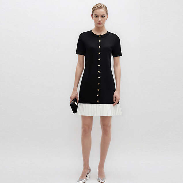 Designer's high-end elegant A11 women's French black and white color block round neck sleeves, single breasted pleated skirt, knitted short 