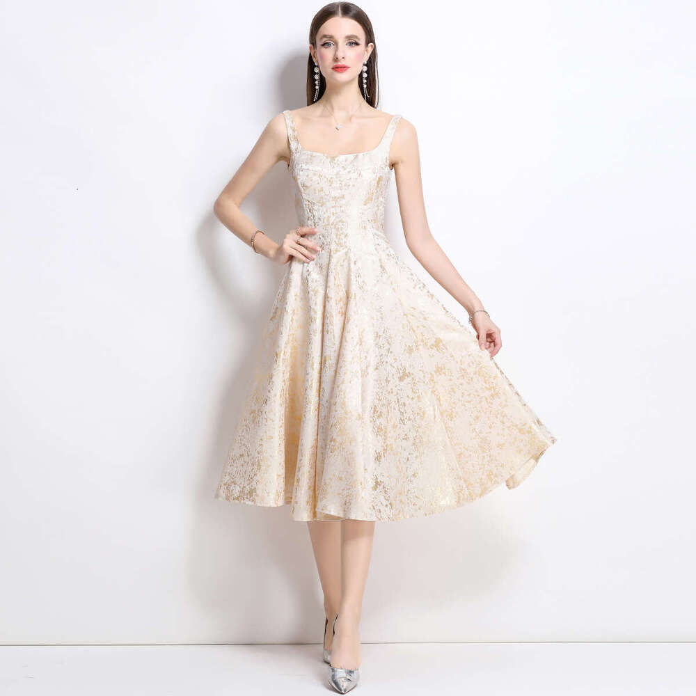 Designers wear k30 vest dresses with lightweight luxury and high d sense jacquard Frch style elegance in their daily wear