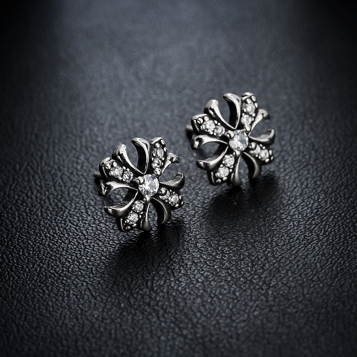Crow Cross Inlaid Diamond Bright Stone Men Trendy Hip-Hop Retro Fashion Personality Minimalist Style Light Luxury Earrings For Women