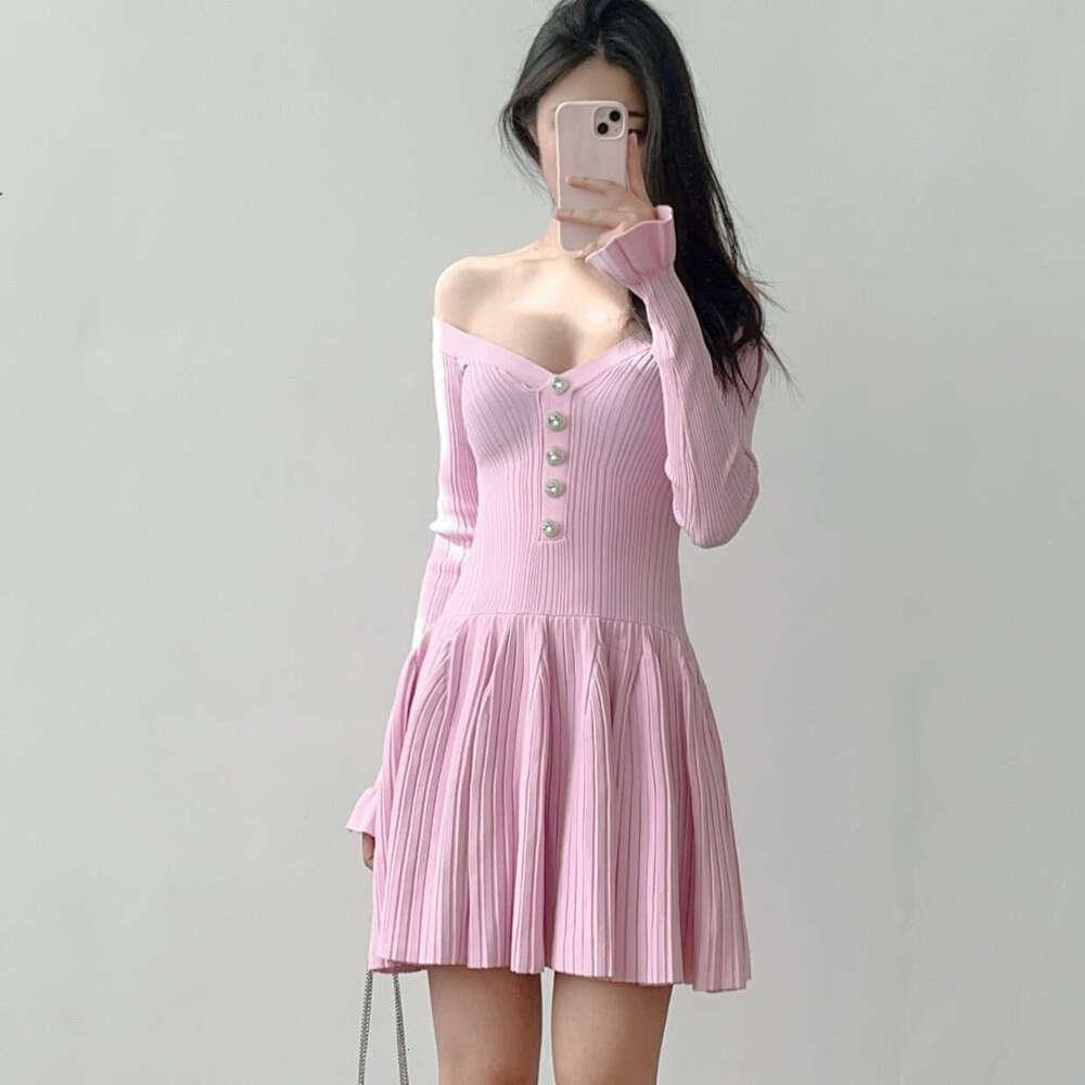 2026 Spring/Summer New F8 Designer Elegant and Fashionable Sweet and Spicy Off Shoulder Bell Sleeve Knitted Waist