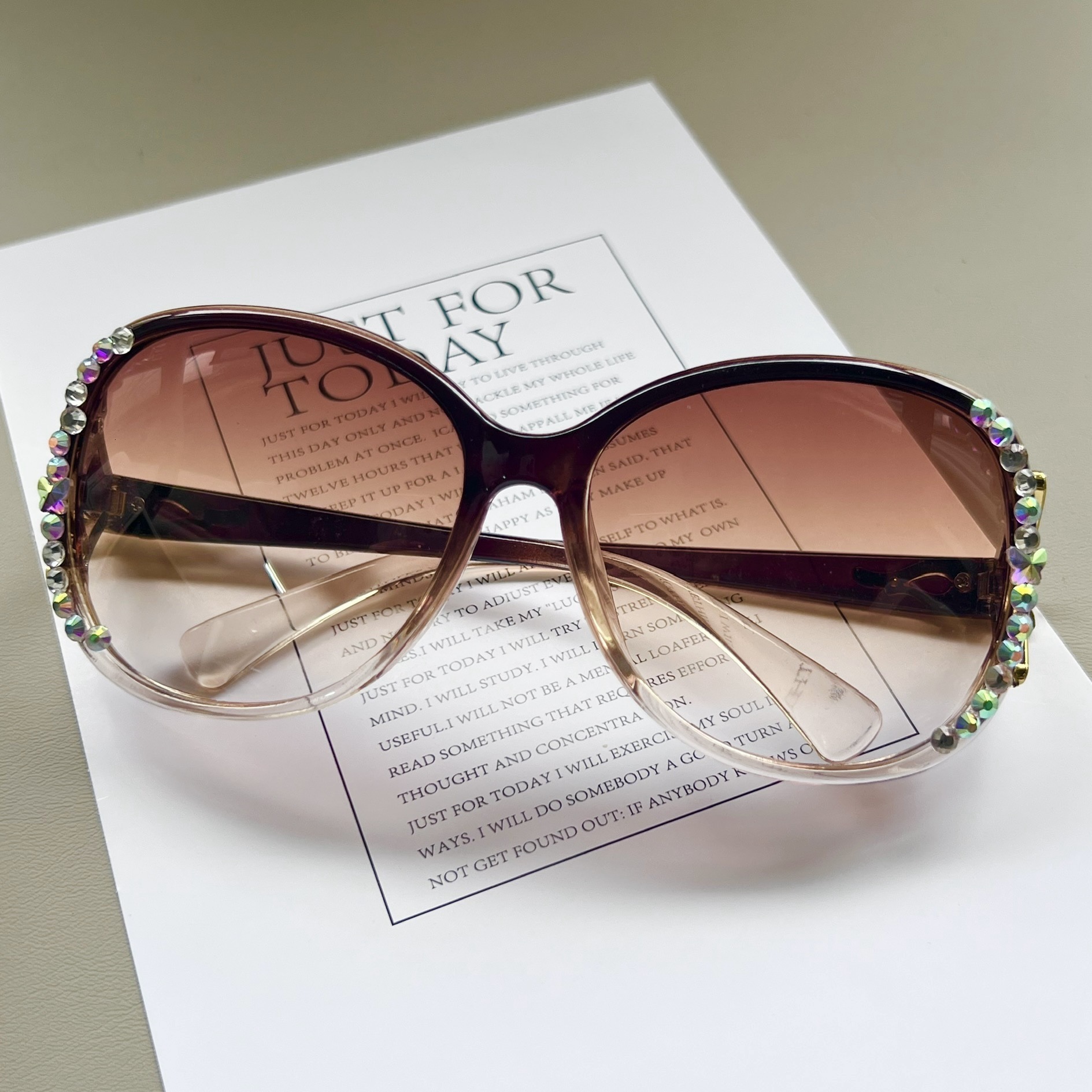 Designer Luxury Brand 2025 New Women's Sunglasses Anti UV Big Face Slimming Sunscreen Fashion Sunglasses Korean Edition High End Diamond Sunglass