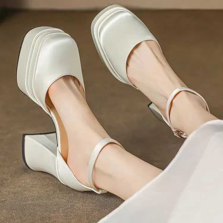 2025 Summer New Womens Satin Wedding Shoes T-Walk Show High Heels Sandals Outerwear Model Thick Base 12cm Casual Adults C260321