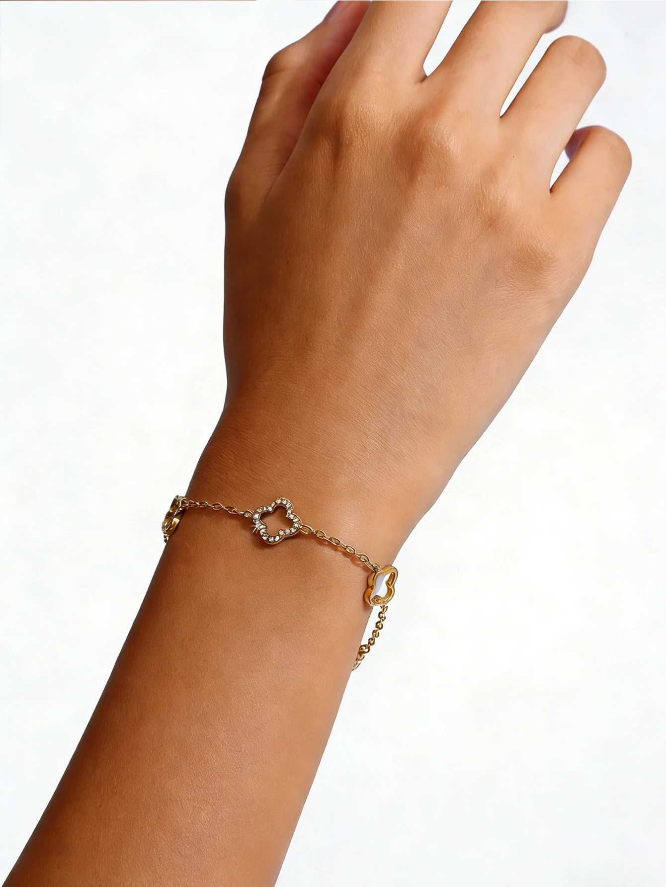Fashion Light Luxury High-Level Sense Of Stainless Steel Plated 18K Gold With Diamonds Hollow Flower Female H260321 - view 6