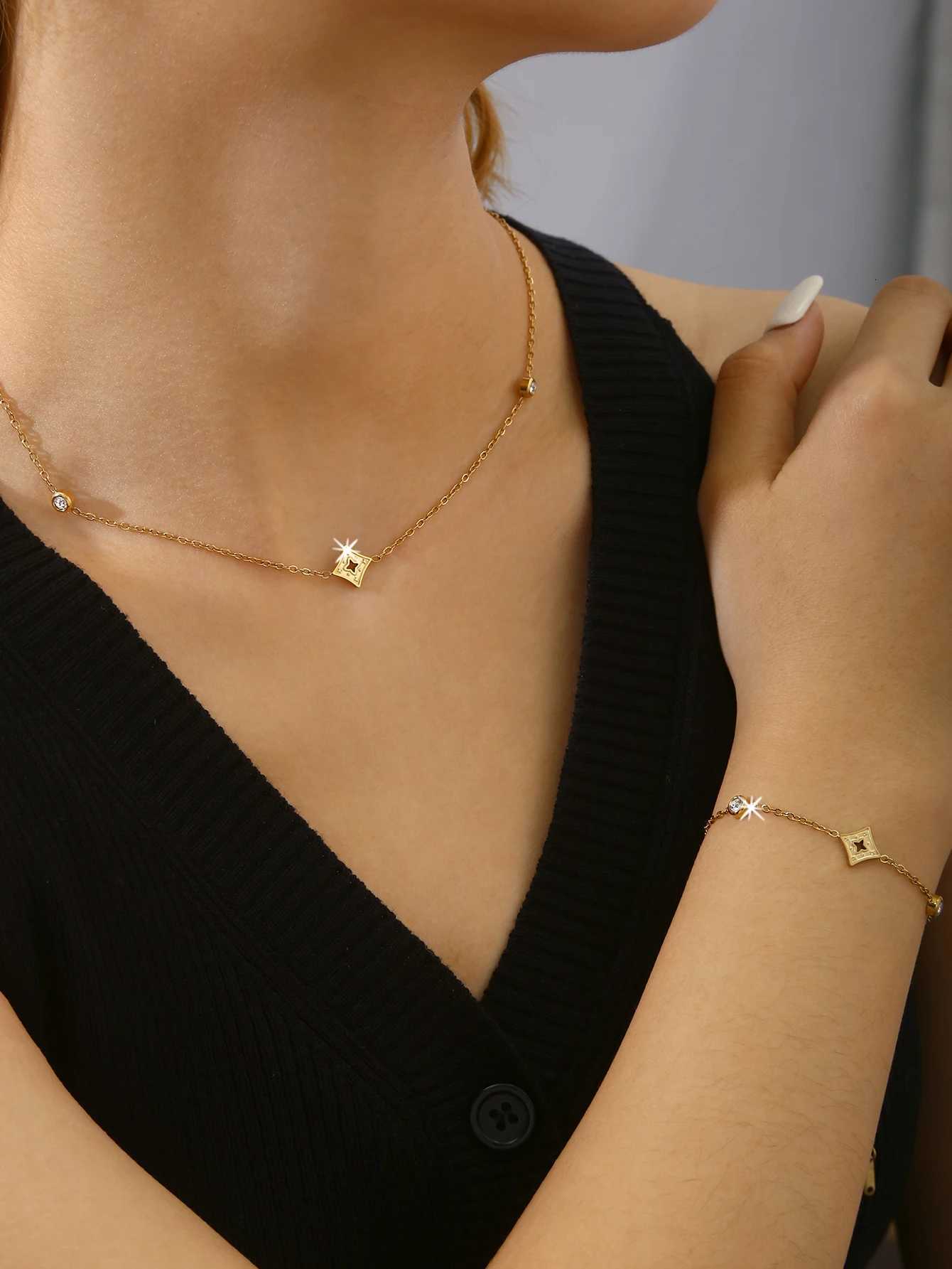 1Pcs Fashion Commuter Light Luxury Charm Stainless Steel 18K Gold-Plated Rhombus Cross Pendant Lockbone Chain Women H260321 - view 4