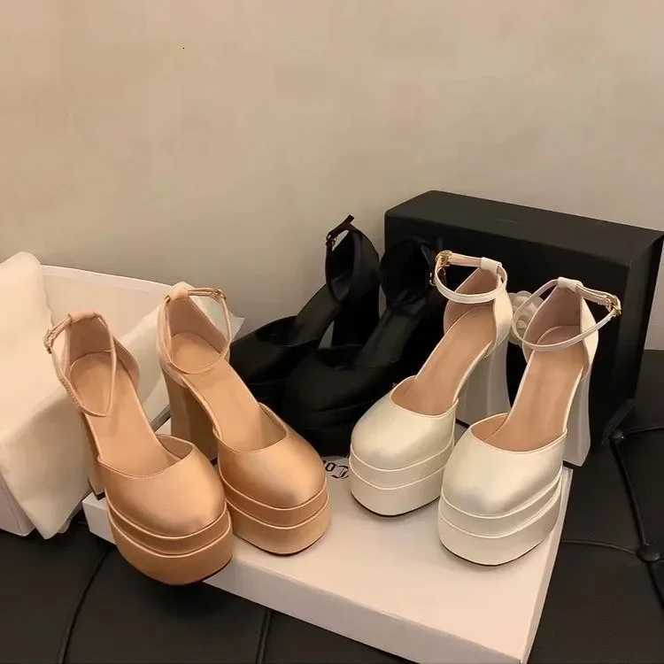 2025 Summer New Womens Satin Wedding Shoes T-Walk Show High Heels Sandals Outerwear Model Thick Base 12cm Casual Adults C260321