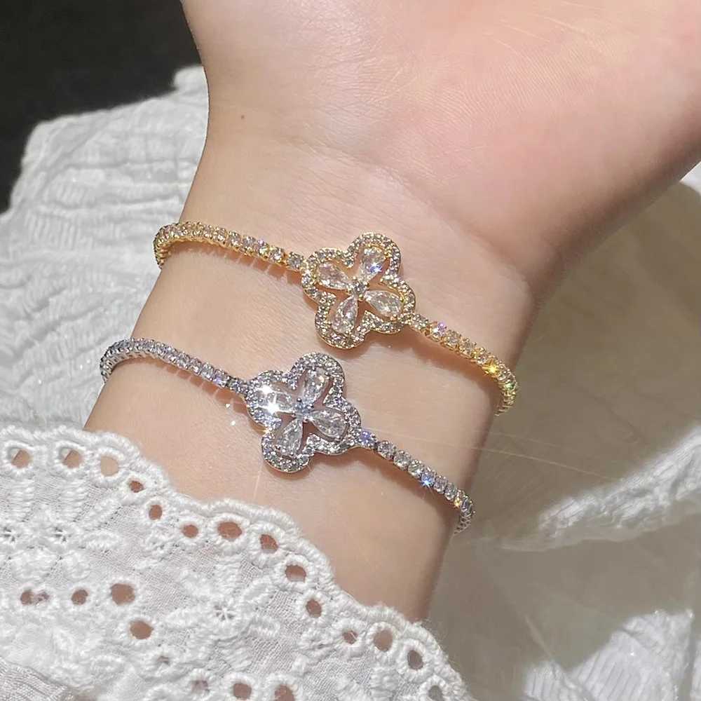 Delicate Flower Micro-inlaid Zirconia Hand Jewelry Niche Design Sense Temperament Exquisite Flower H260321 - view 4