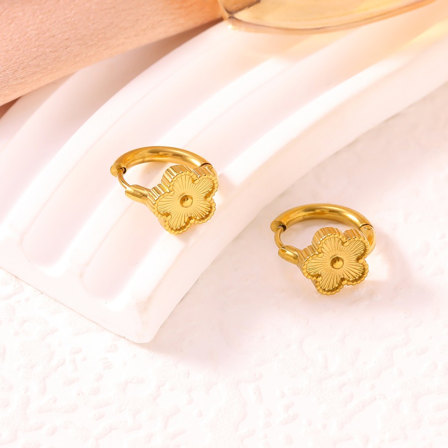 Directly supplied by cross-border e-commerce, fashionable and versatile five-petal flower earrings for women, vacuum-plated 18K gold stainless steel e - view 3