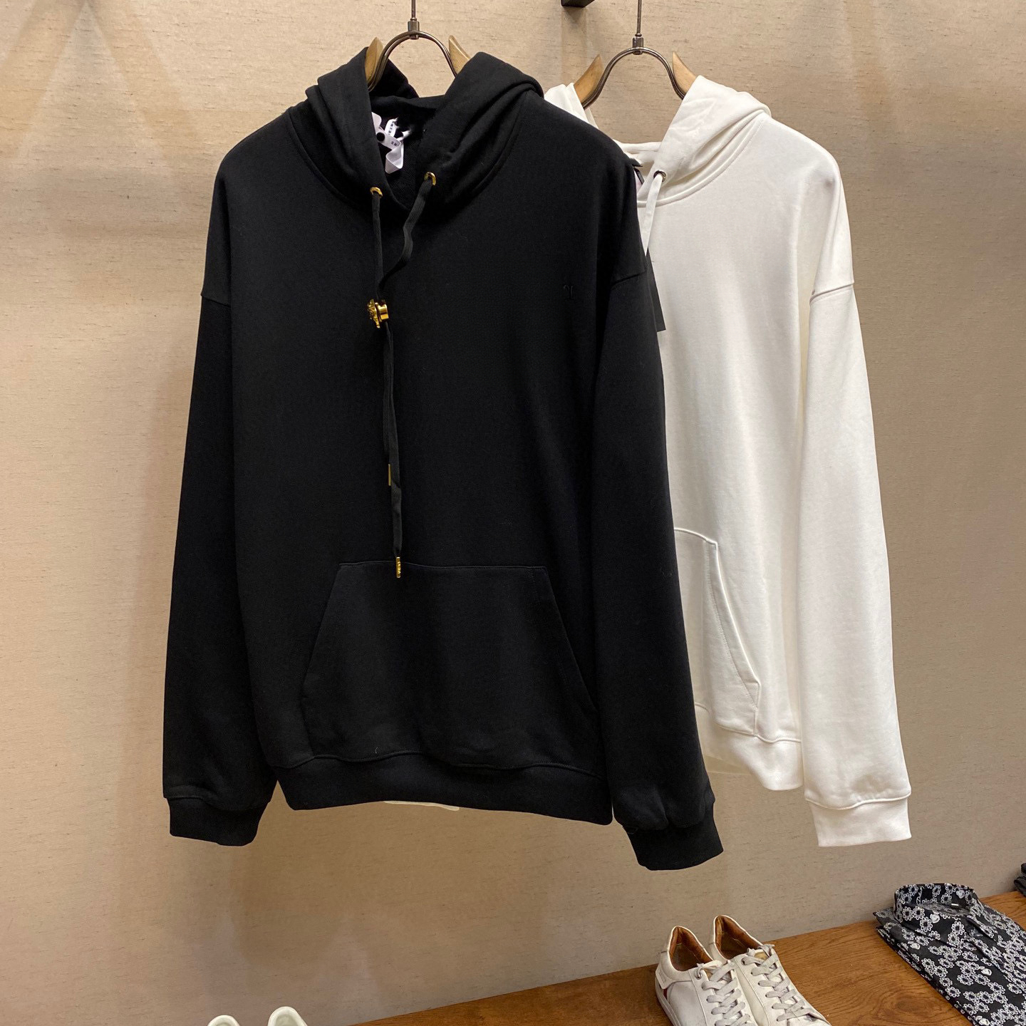 European and American 2026 New Women Logo Embroidered Hoodie Long Sleeve Oversized Hooded Sweatshirt Casual Streetwear Slim Fit Black White Multi Colo