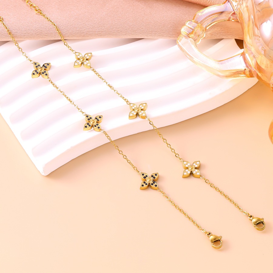 New cross-border lucky four-leaf clover titanium steel bracelet for women, fashionable simple fresh floral oil-dripping versatile jewelry - view 6