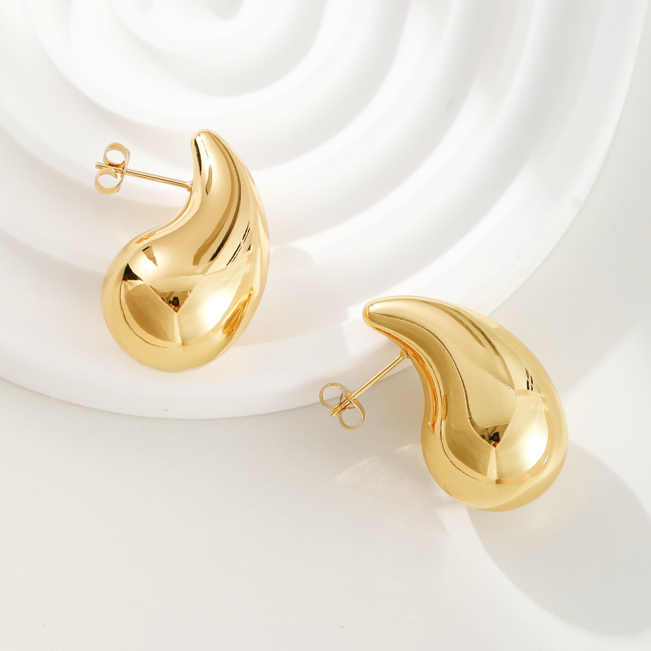 Designer Chunky Teardrop Hoop Earrings 18K Gold/Silver Tone Water Drop Curved Stud Earrings Hypoallergenic Stainless Steel Trendy Statement Earrings f