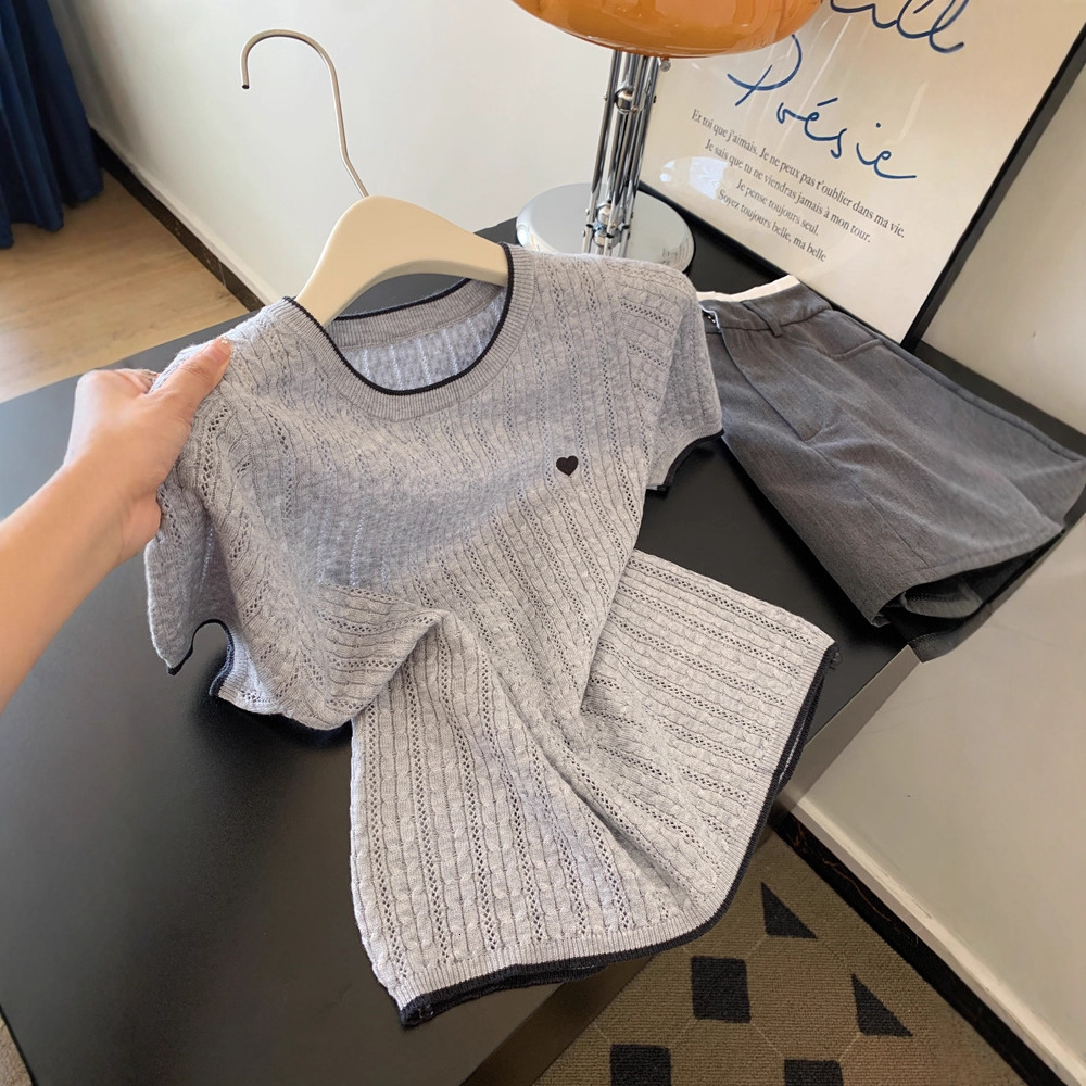 New Gray Knitted Polo Short-sleeve T-shirt Elegant Women's Short Top Designer Hoodie With Straight Designer T-shirt Shoulders Summer Thin Style Light Luxury Feel