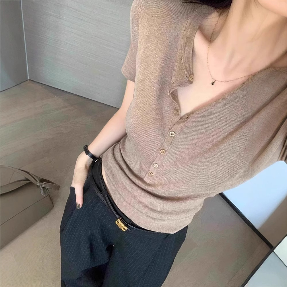High-end Old Money Style Short-sleeve Knit Top For Designer Hoodie Women Slim Fit Designer T-shirt Regular Shoulder Polo Summer Khaki V-neck T-shirt Ice Silk Inner