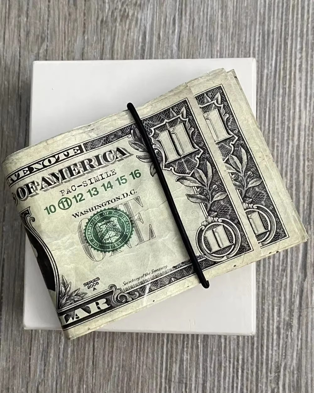 American Vintage Short Wallet Premium Cowhide & Tyvek Dollar Bill Design Unique Money-Shape Card Holder & Keychain Combo, Retro Streetwear Essential for Men & Women