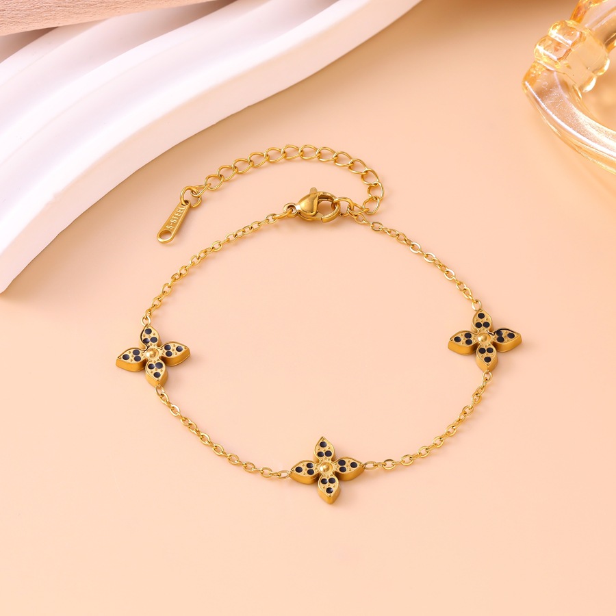 New cross-border lucky four-leaf clover titanium steel bracelet for women, fashionable simple fresh floral oil-dripping versatile jewelry - view 3