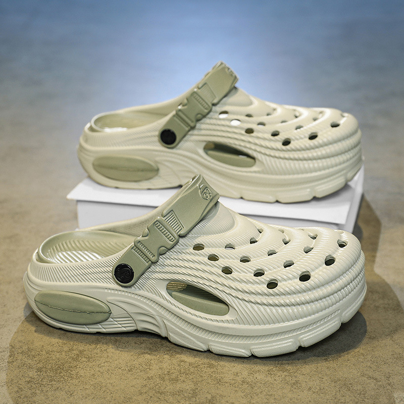 2026 new free shipping casual outdoor trendy flat designer slippers fashionable retro versatile outdoor sandals for man