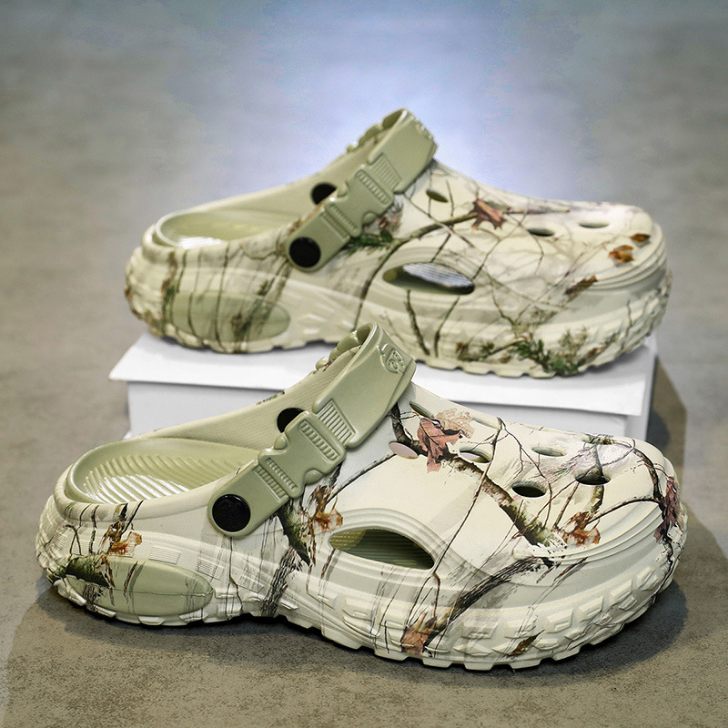 2026 new free shipping casual outdoor trendy flat designer slippers fashionable retro versatile outdoor sandals for man