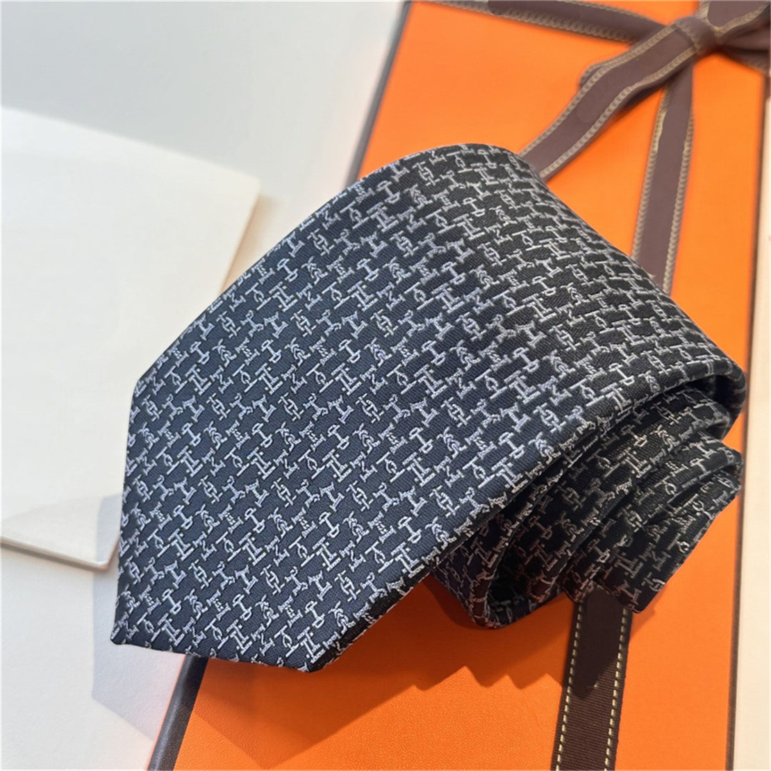 2024 Neck Ties Men's Tie Designer Tie Fashion Ties Silk Tie Business Tie Wedding Tie Premium Tie Luxury Tie with Box hvg9