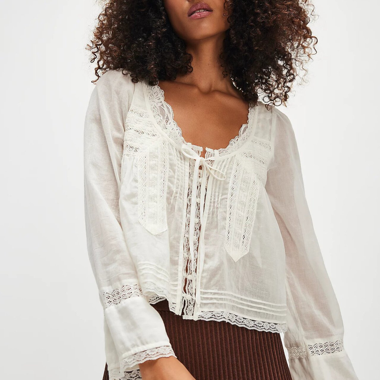 New Polo French-style Designer T-shirt Designer Hoodie Niche Tops For Autumn Lace Shirt With U-shaped Lace Collar Long-sleeved Lightweight Blouse