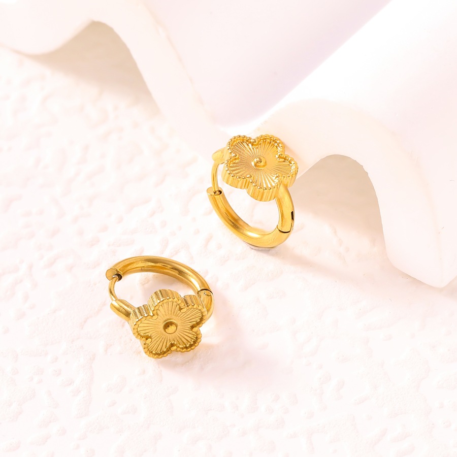 Directly supplied by cross-border e-commerce, fashionable and versatile five-petal flower earrings for women, vacuum-plated 18K gold stainless steel e - view 4