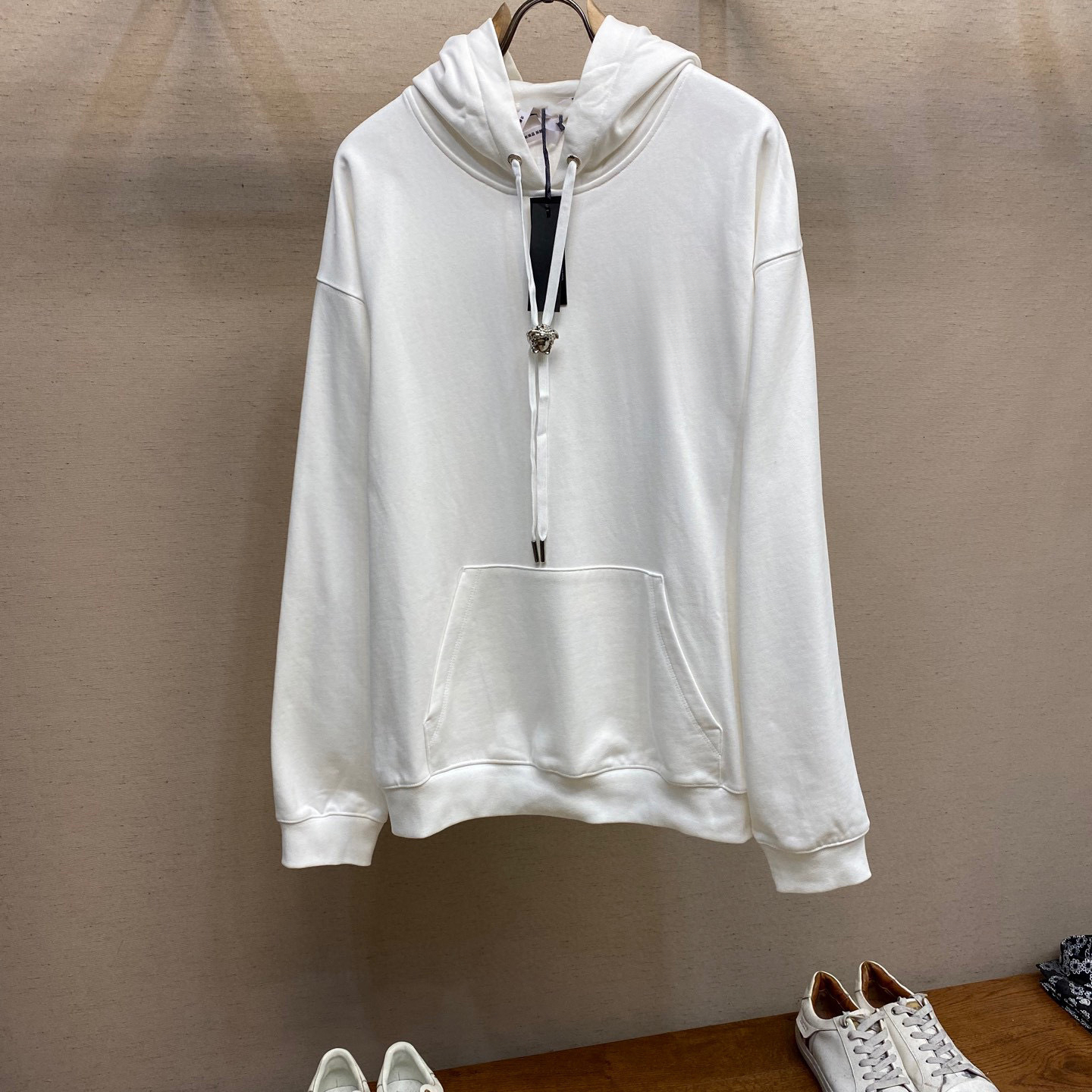 European and American 2026 New Women Logo Embroidered Hoodie Long Sleeve Oversized Hooded Sweatshirt Casual Streetwear Slim Fit Black White Multi Colo