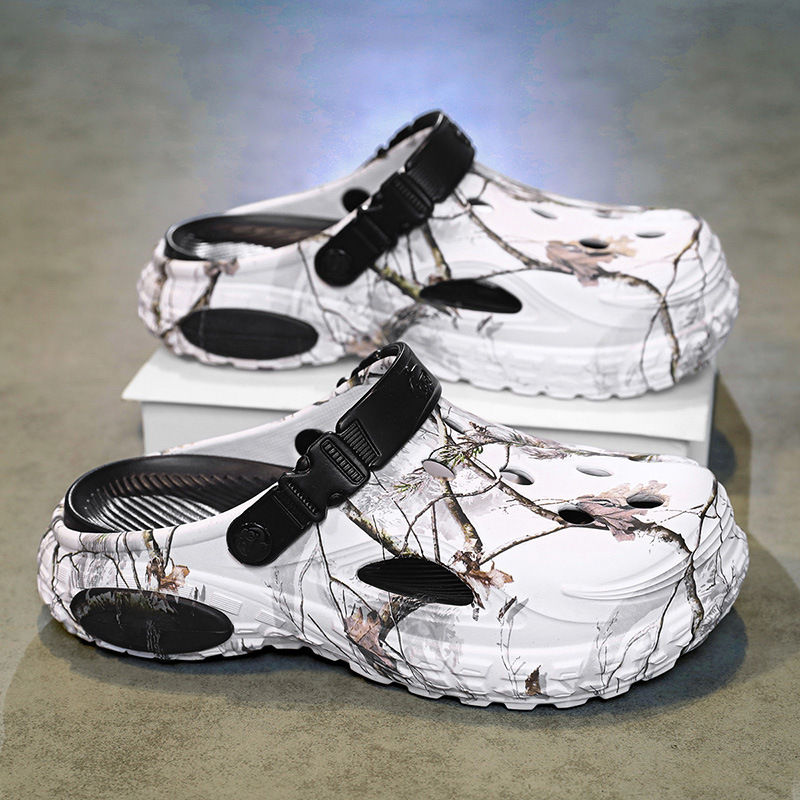 2026 new free shipping casual outdoor trendy flat designer slippers fashionable retro versatile outdoor sandals for man