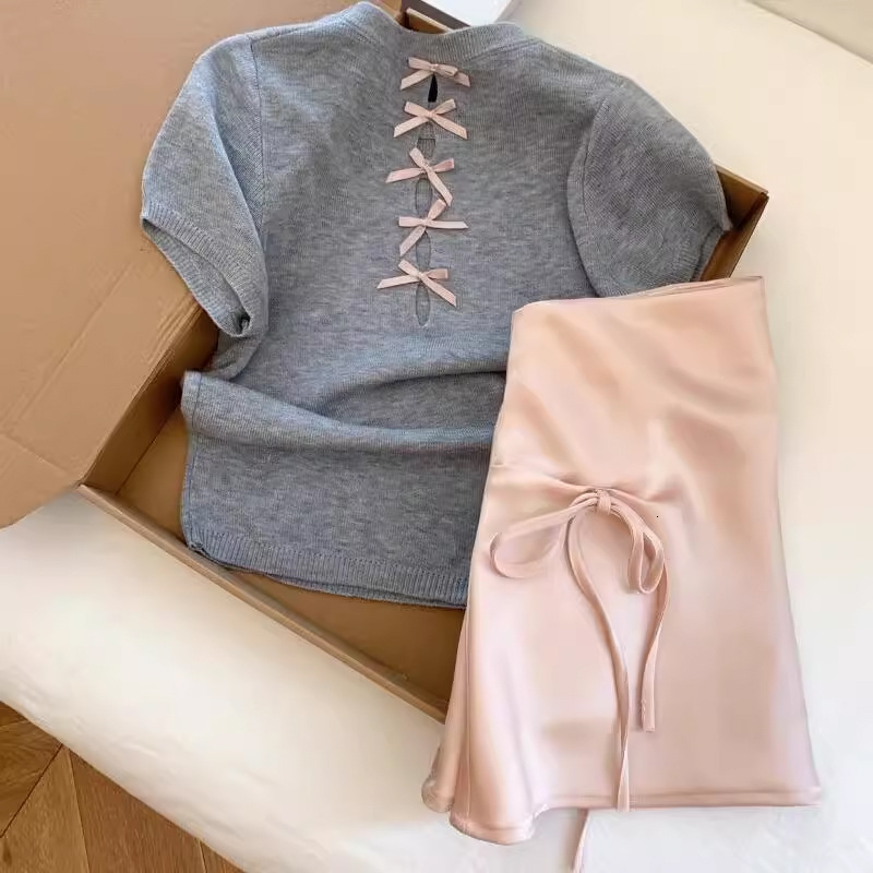 Designer T-shirt High-quality Polo Women's Clothing: Lightweight Knit Short-sleeve T-shirt With Intricate Back Cutout And Bow Designer Hoodie Detail Summer Top