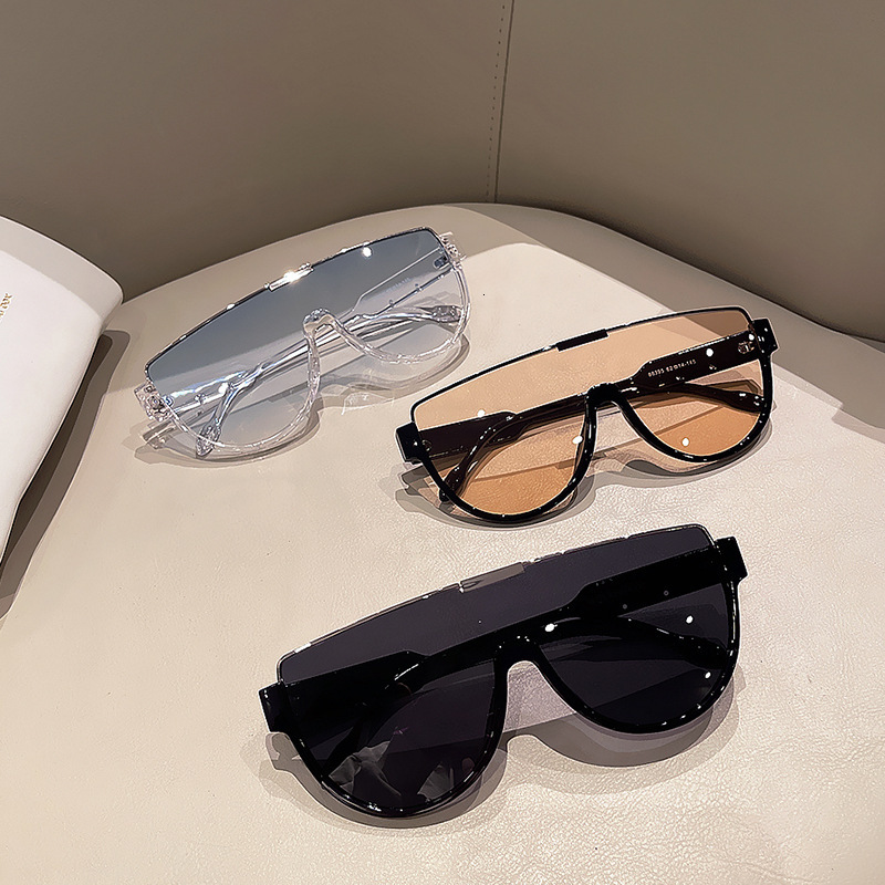 Designer Luxury Brand Outdoor Sports Sunglasses Fashion Large Frame Integrated Women's Pilot Sunglasses Street Style Sunglasses Fashion Street St