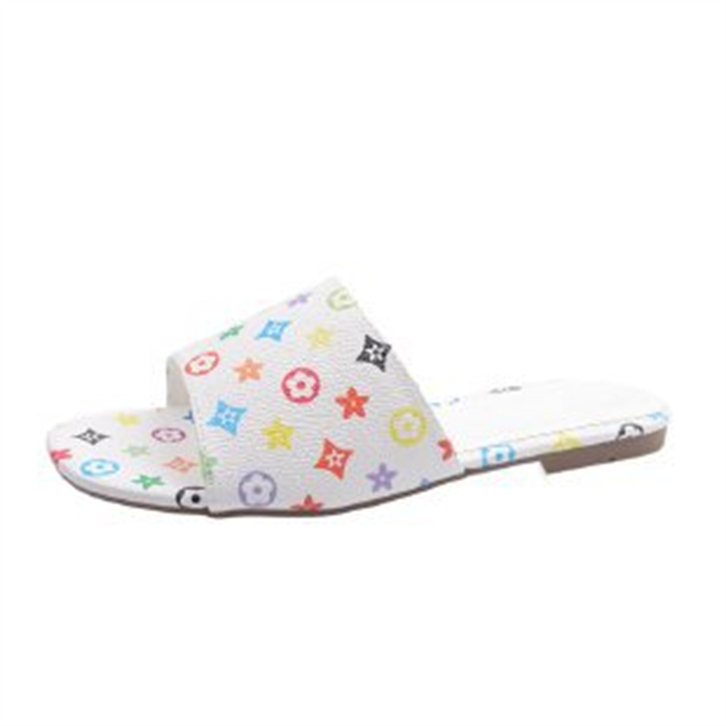 2026 new free shipping designer casual outdoor trendy printing flat slippers fashionable retro outdoor sandals for woman