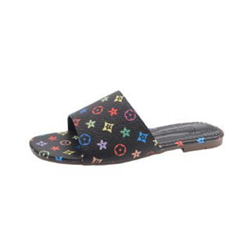 2026 new free shipping designer casual outdoor trendy printing flat slippers fashionable retro outdoor sandals for woman