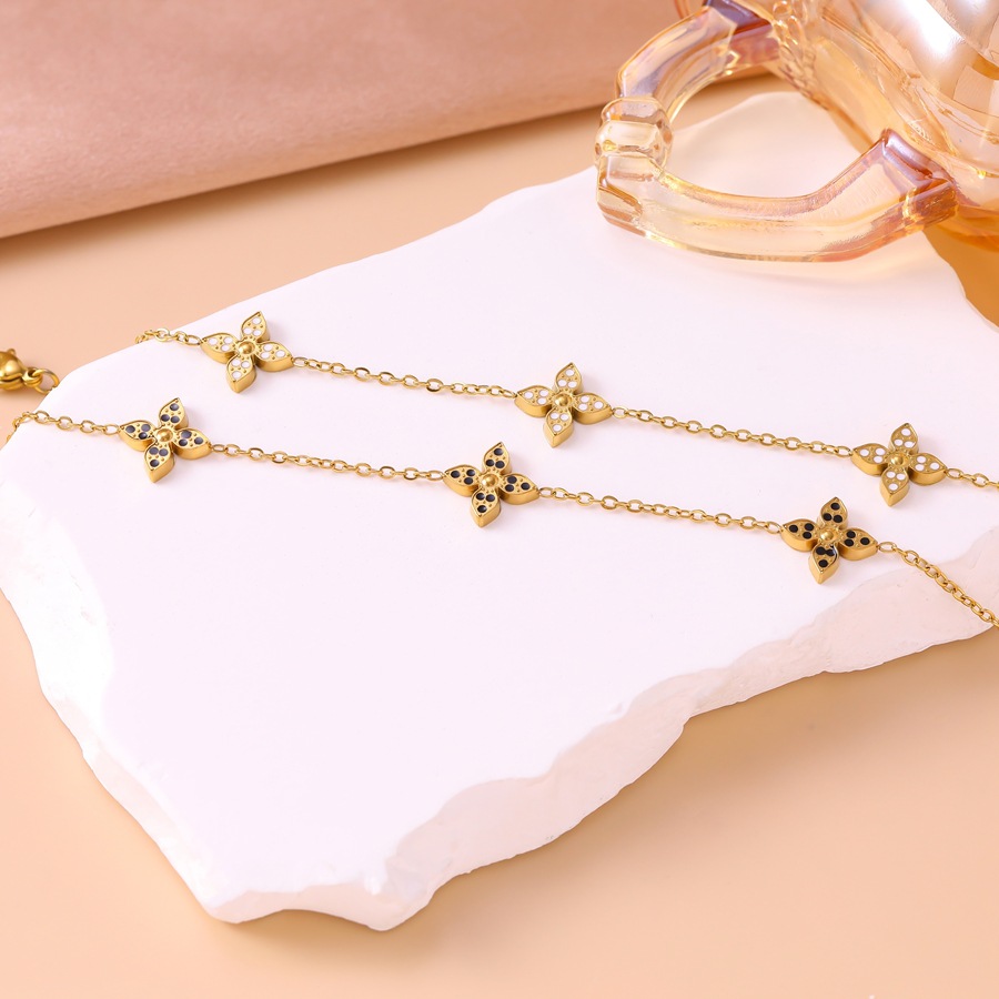 New cross-border lucky four-leaf clover titanium steel bracelet for women, fashionable simple fresh floral oil-dripping versatile jewelry - view 5