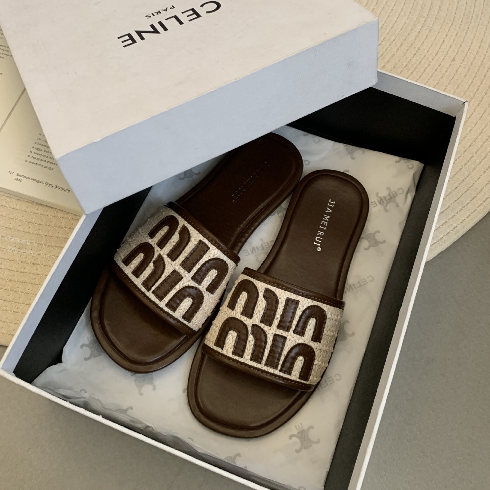 2026 Summer Hot Fashionable and Casual Trendy Letter Designer Flat Slippers Outdoor Home Classic Beach Shoes for Women