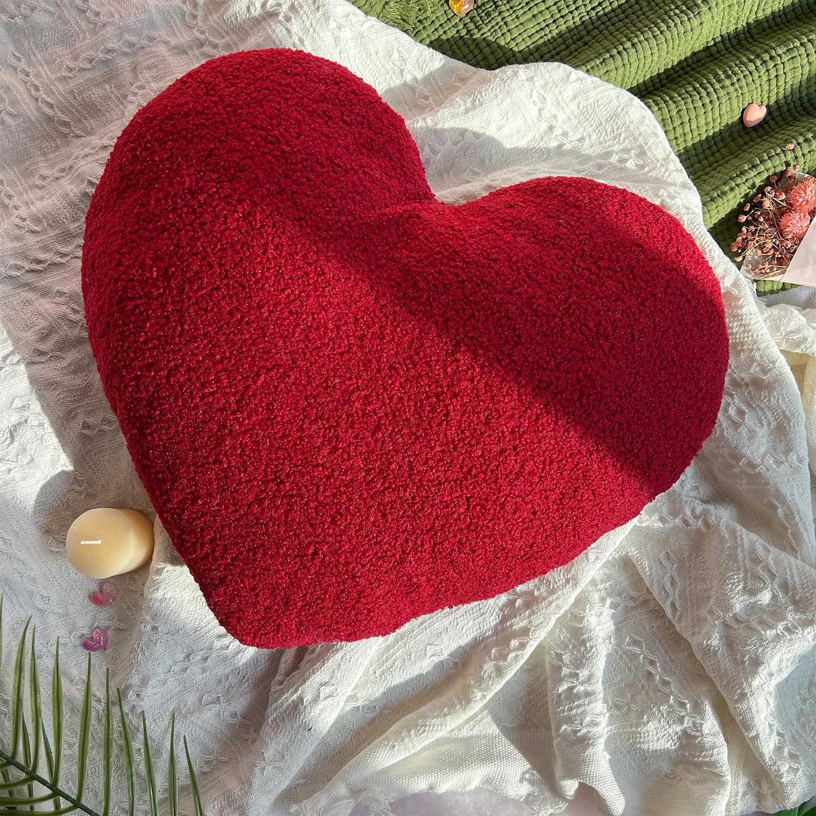 Plush Red Heart Shaped Throw Pillows Festival Supplies Cute Small Fluffy Cushion for Valentines Day Gift Couch Sofa Home Decor H260323
