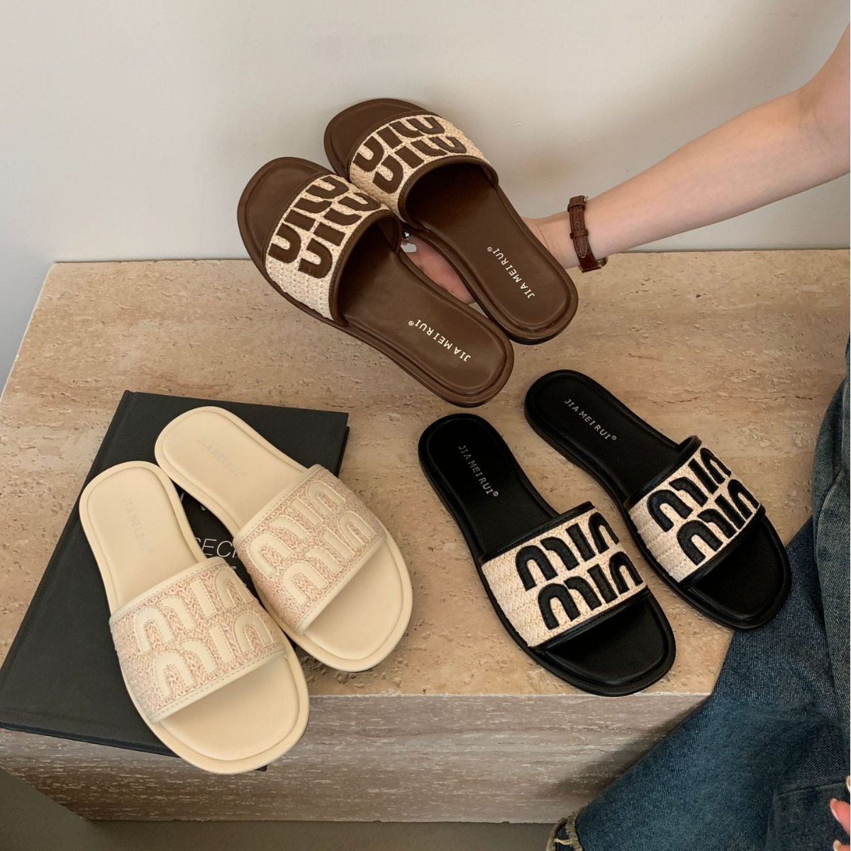 2026 Summer Hot Fashionable and Casual Trendy Letter Designer Flat Slippers Outdoor Home Classic Beach Shoes for Women