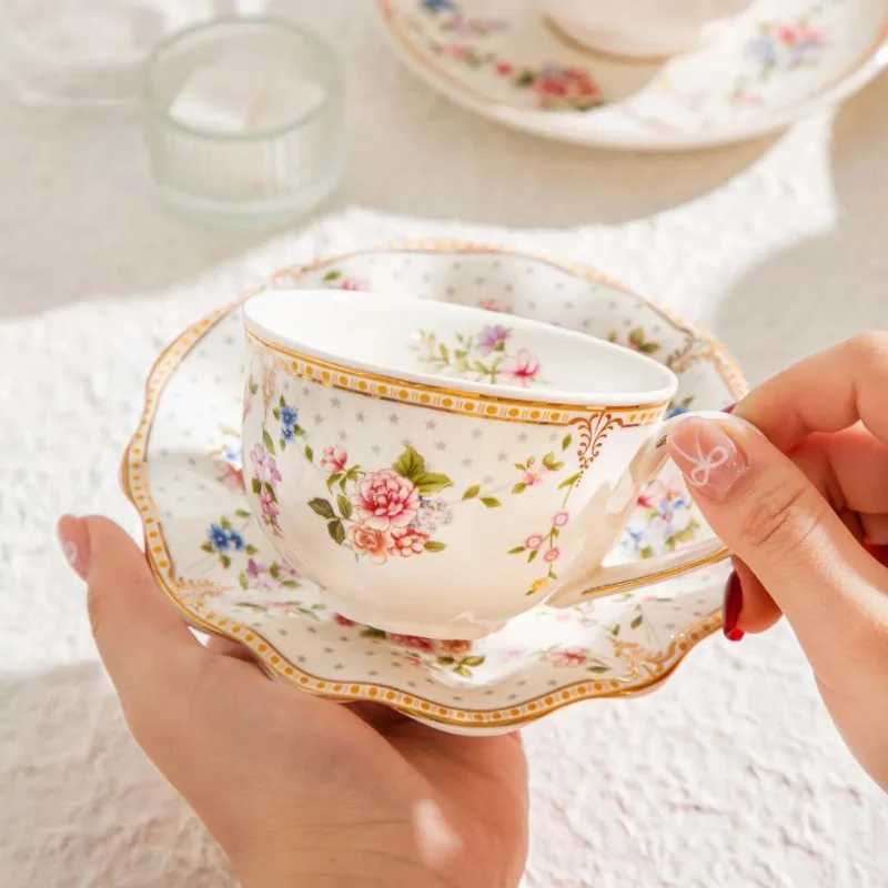 French Coffee Cup and Plate Set Ins Small Fragrance Style Gold Edged Ceramic Cup Retro Floral Afternoon Tea Mug Ceramics Mugs H260323