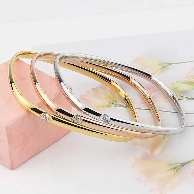 Closed Bangle Wear with a circumference less than 17cm Crystal Titanium Steel Bangle For Women Wedding Jewelry H260323 - view 3