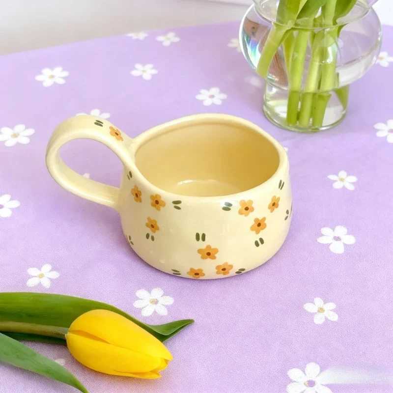 Cream yellow Ceramic Mug Korean Style Cute Flower Pattern Coffee Cup Hand Pinched Irregular Mug Breakfast Milk Tea Cups Watercup H260323