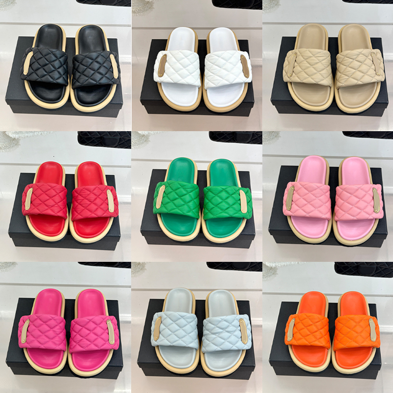 26C Free Shipping Bread Sandals Classic Quilted Slippers Letters Design Pillow Line Slippers Non Slip Casual Slides Street Daily Vacation Beach Shoes 1069