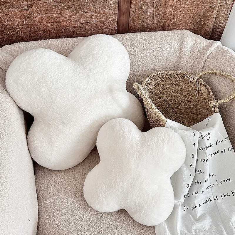 Nordic Simple Home Decoration Pillow Rabbit Fur Four-leaf Clover Plush Pillow Sofa Cushion Futon Floor Mat H260323